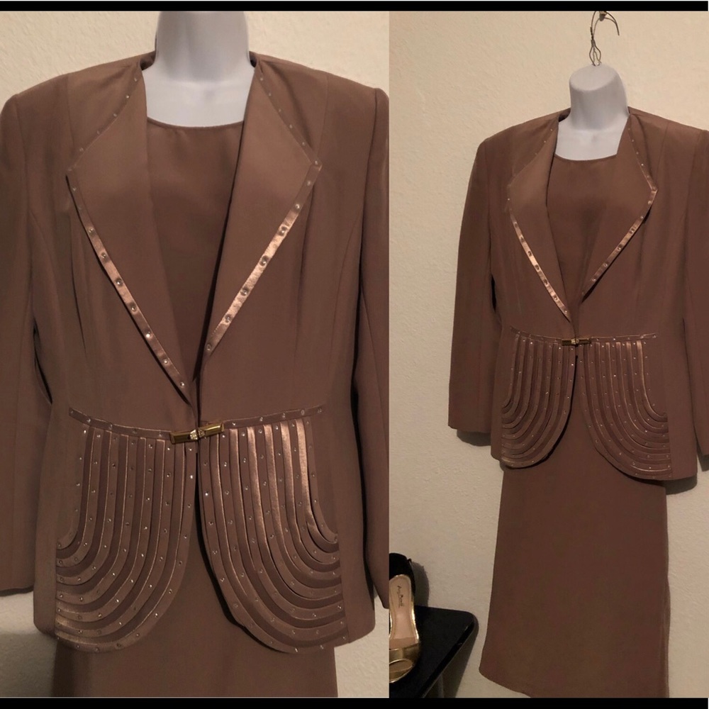 Gorgeous woman’s 3piece Tan suite